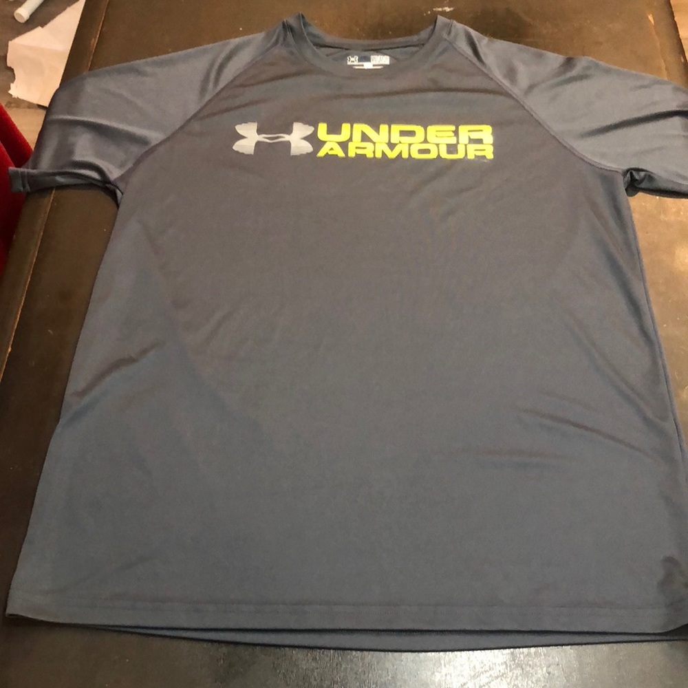 UNDER ARMOUR SZ.‎ M